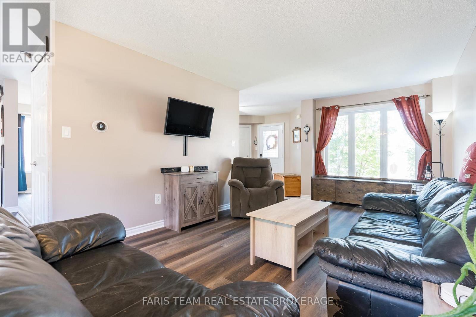 Photo 20 of 113 Ruffet Drive, Barrie ON