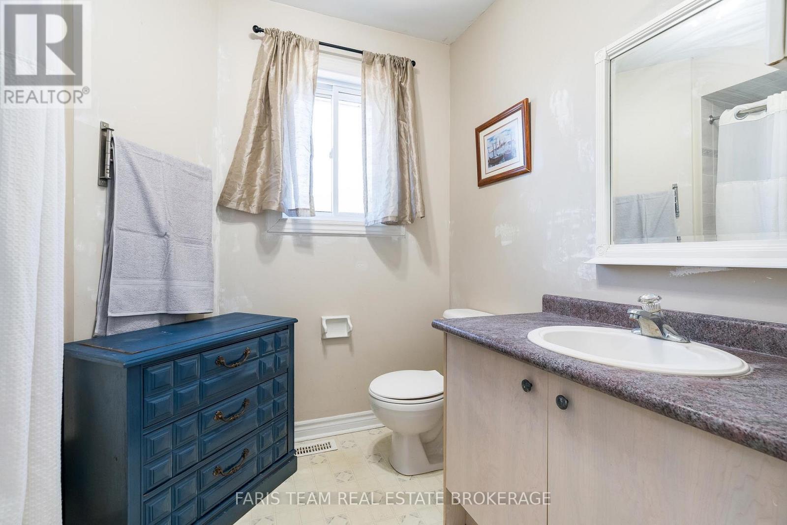 Photo 36 of 113 Ruffet Drive, Barrie ON