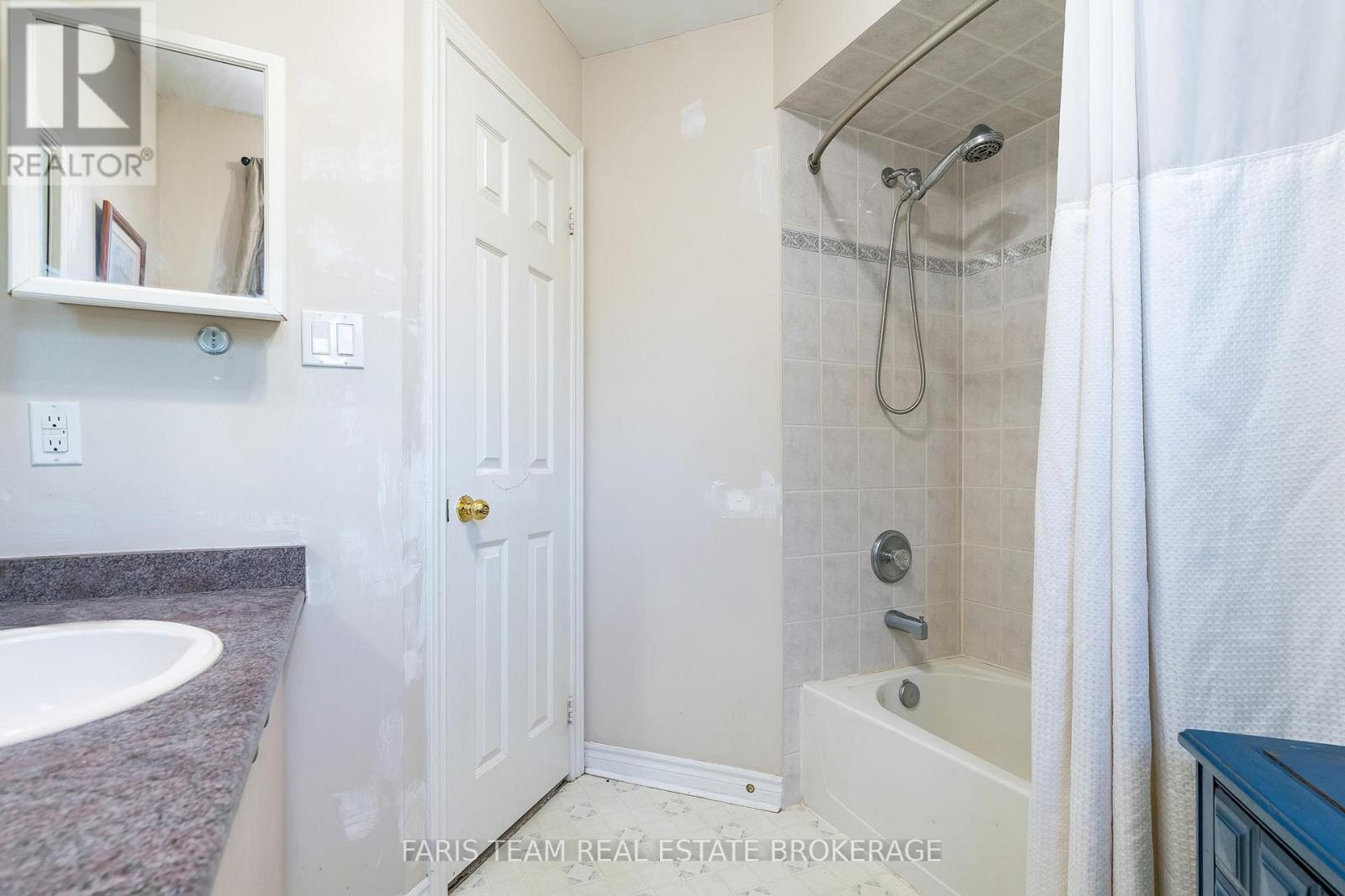 Photo 6 of 113 Ruffet Drive, Barrie ON