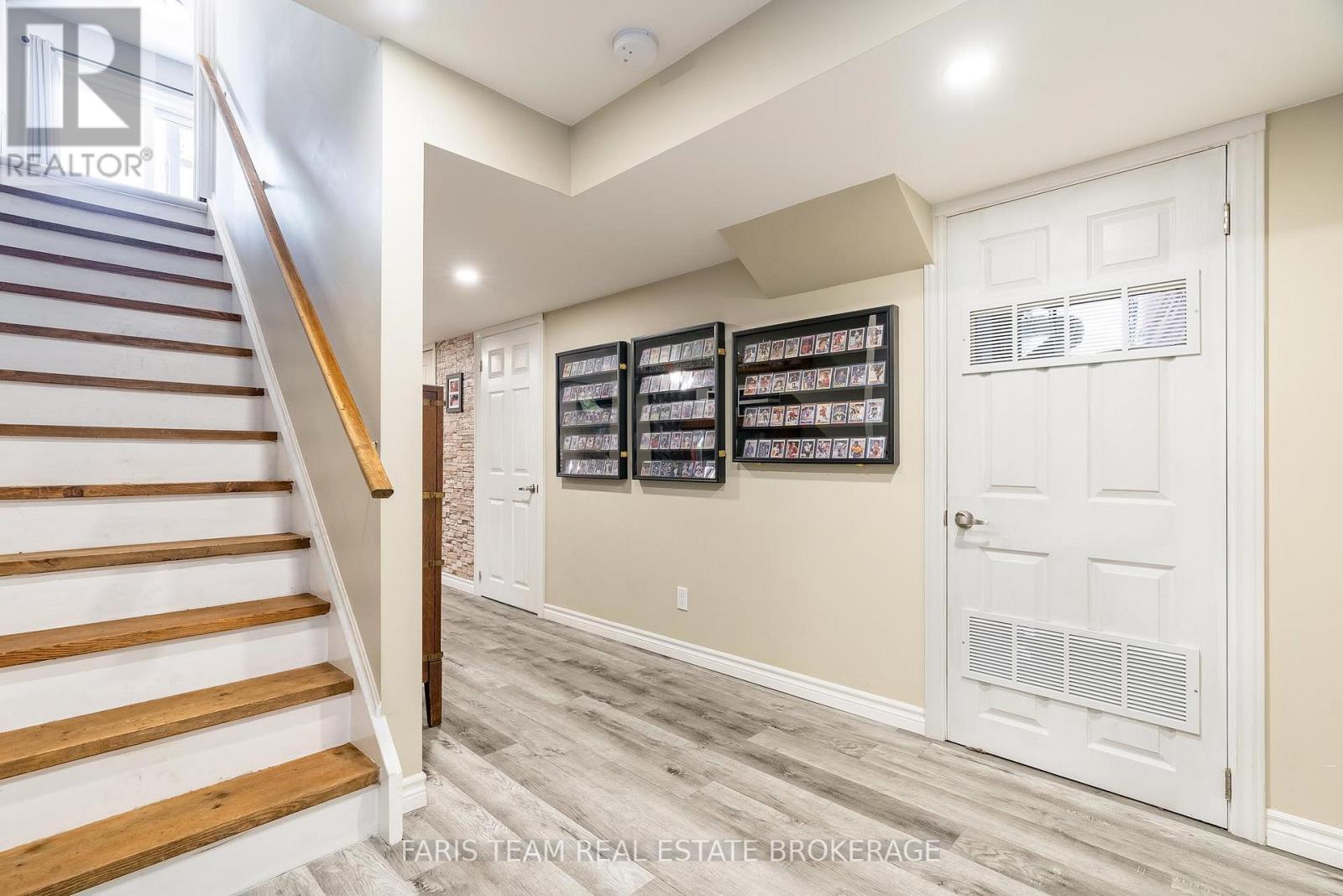 Photo 26 of 113 Ruffet Drive, Barrie ON