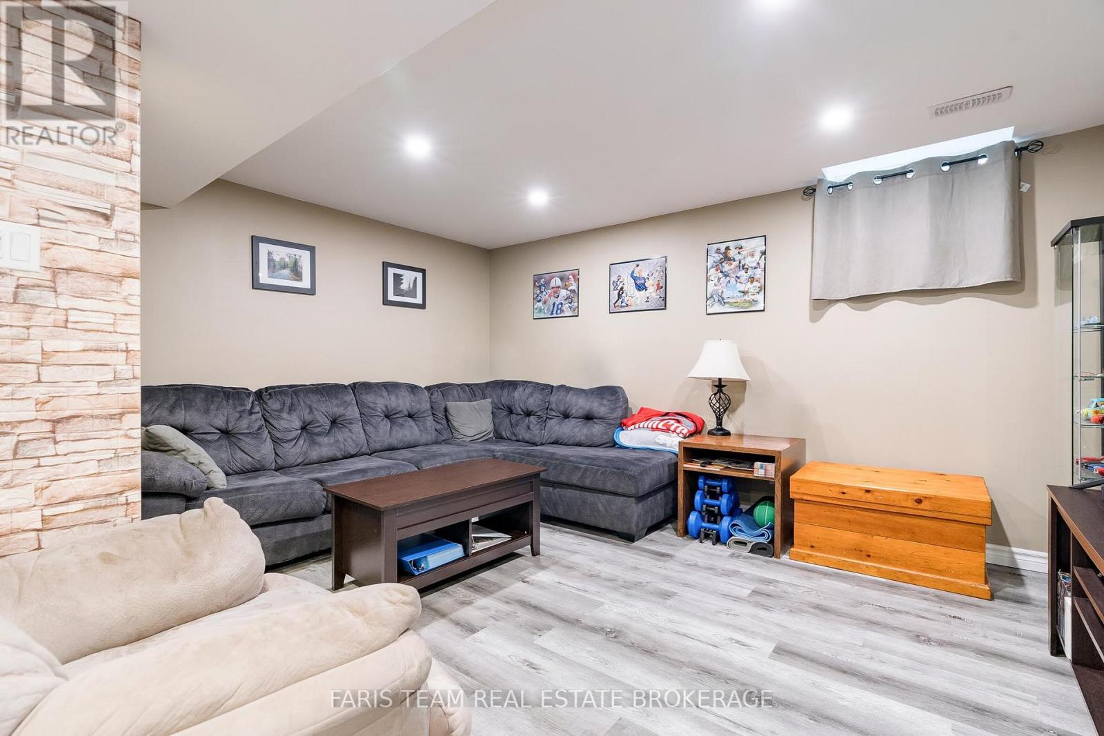 Photo 34 of 113 Ruffet Drive, Barrie ON