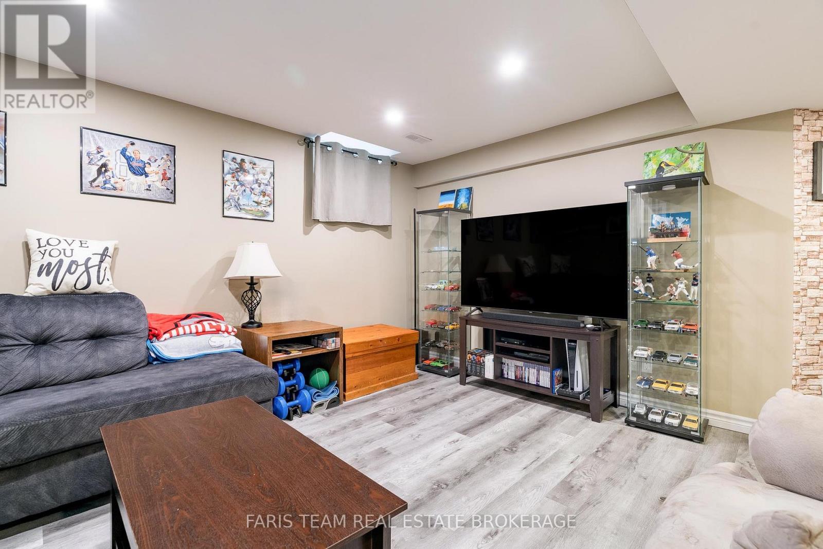 Photo 16 of 113 Ruffet Drive, Barrie ON
