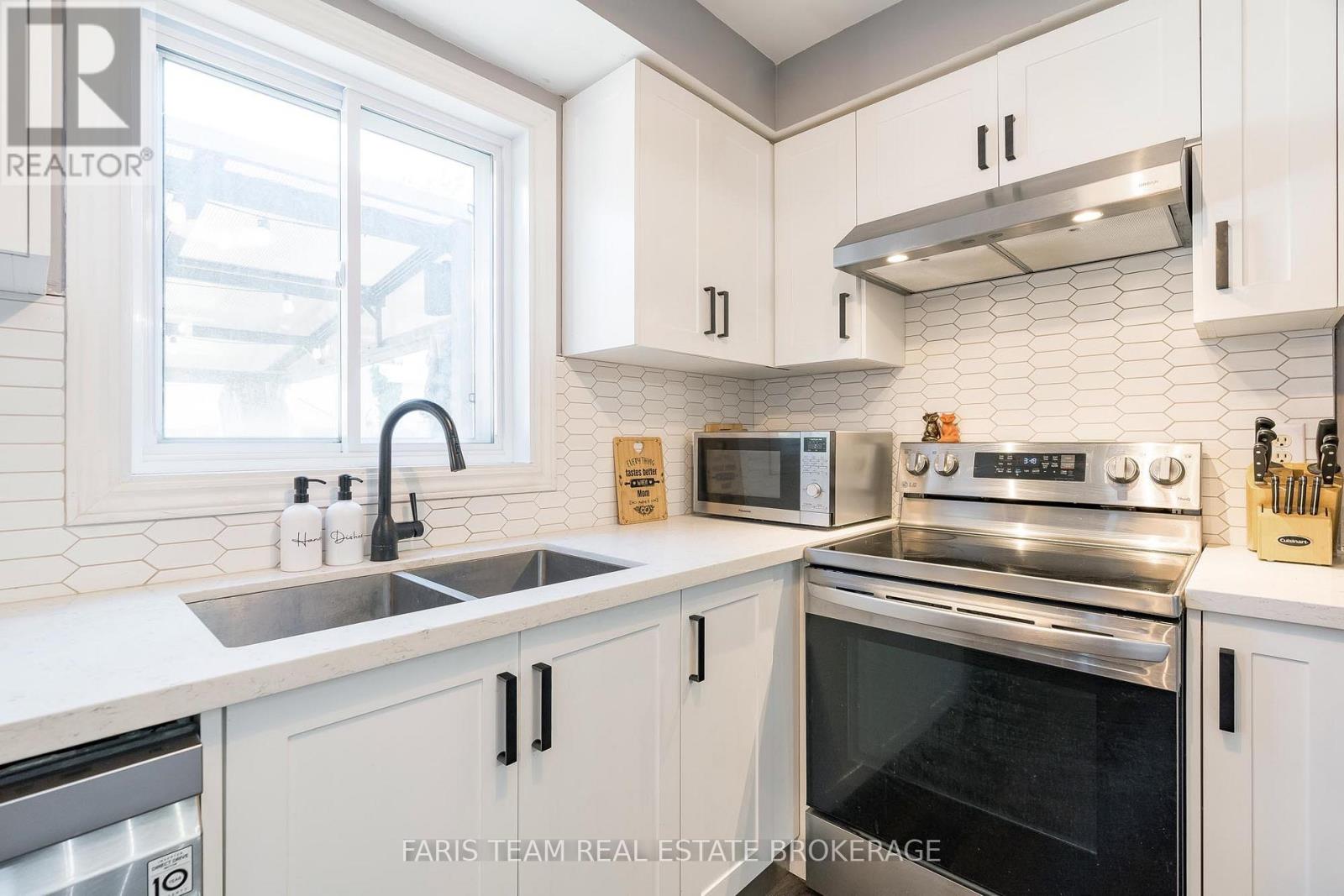 Photo 1 of 113 Ruffet Drive, Barrie ON