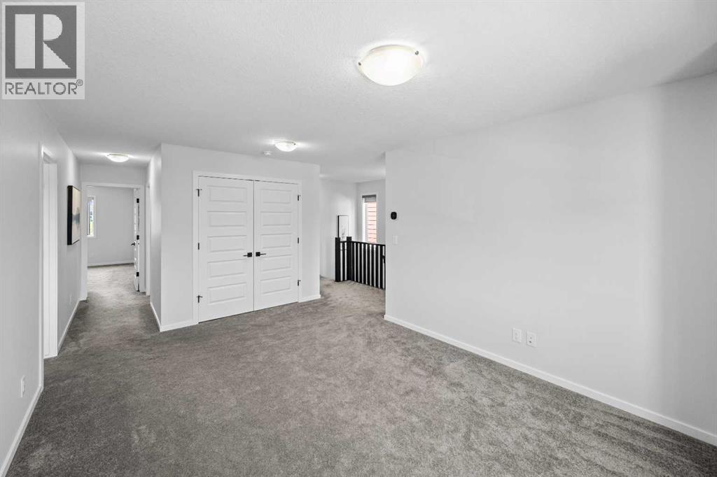Photo 3 of 299 Yorkville Road Sw, Calgary AB