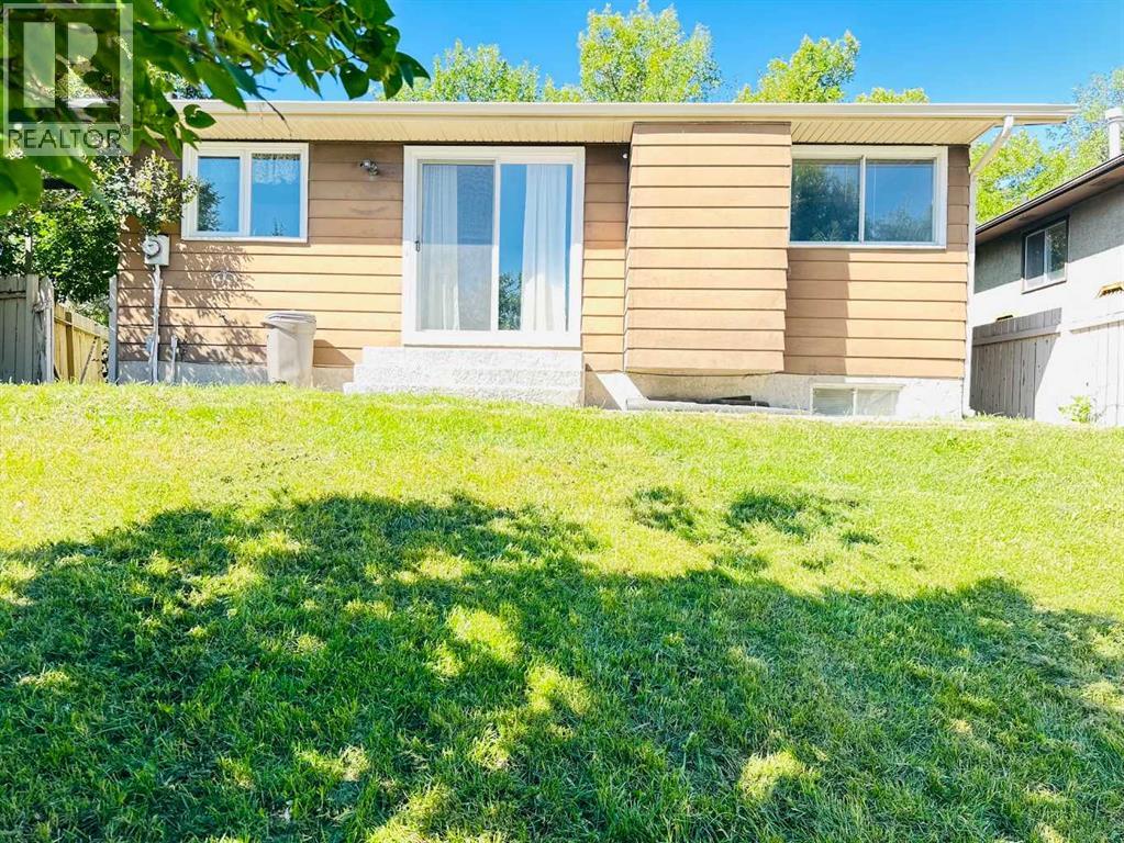 28 Berwick Rise NW, Calgary, Alberta