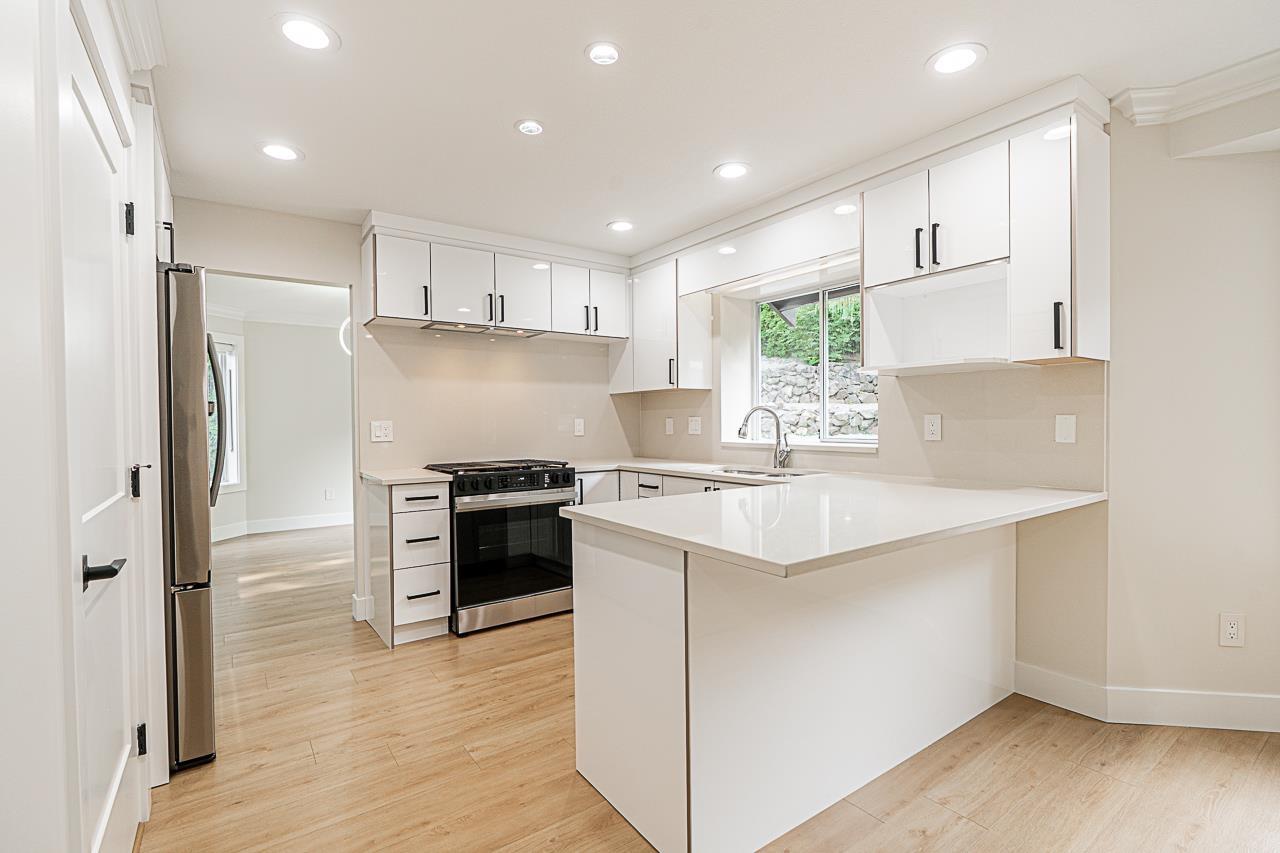 Photo 14 of 2455 Mountain Drive, Abbotsford BC