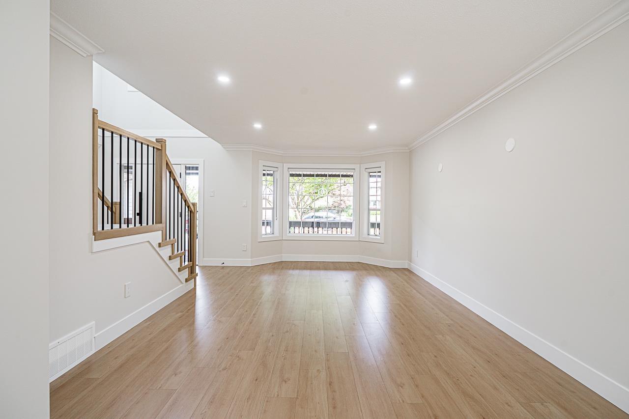 Photo 8 of 2455 Mountain Drive, Abbotsford BC