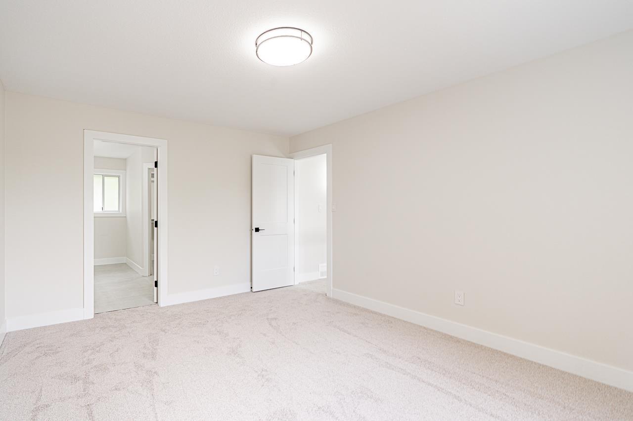 Photo 19 of 2455 Mountain Drive, Abbotsford BC