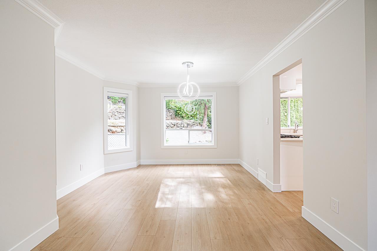 Photo 9 of 2455 Mountain Drive, Abbotsford BC