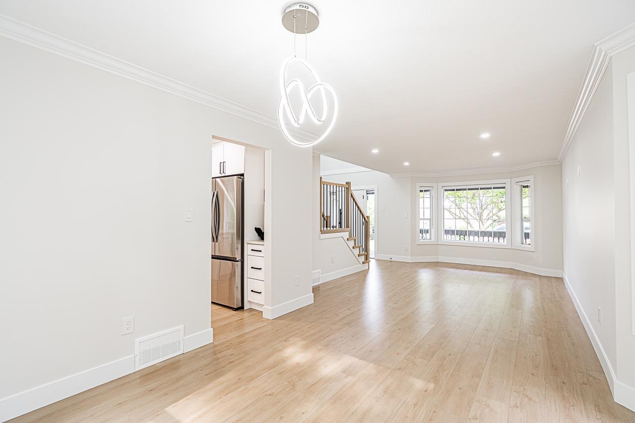 Photo 10 of 2455 Mountain Drive, Abbotsford BC