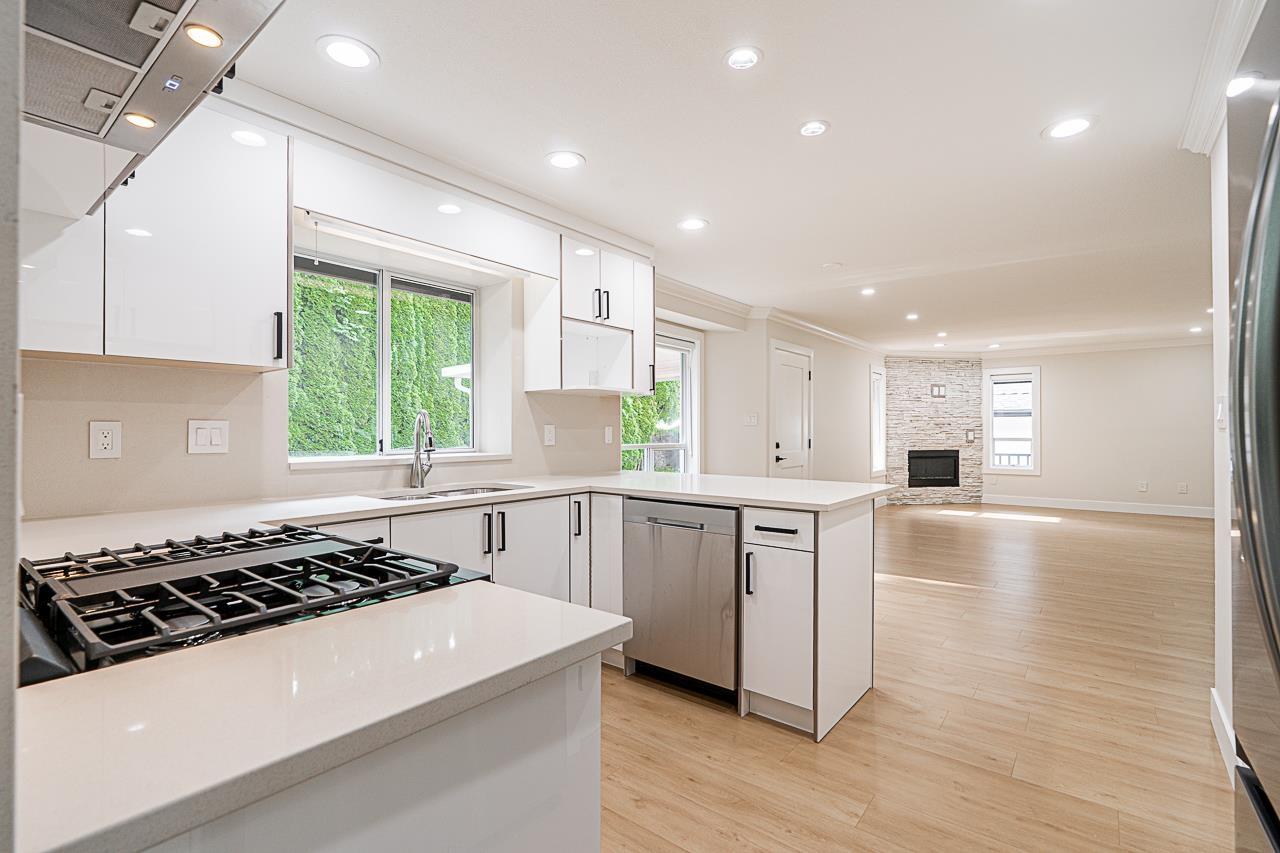 Photo 12 of 2455 Mountain Drive, Abbotsford BC
