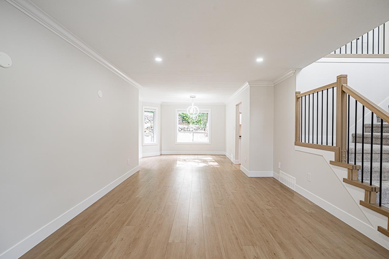 Photo 6 of 2455 Mountain Drive, Abbotsford BC