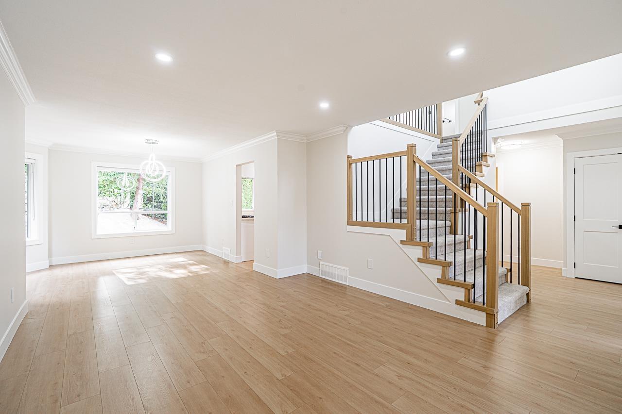 Photo 7 of 2455 Mountain Drive, Abbotsford BC