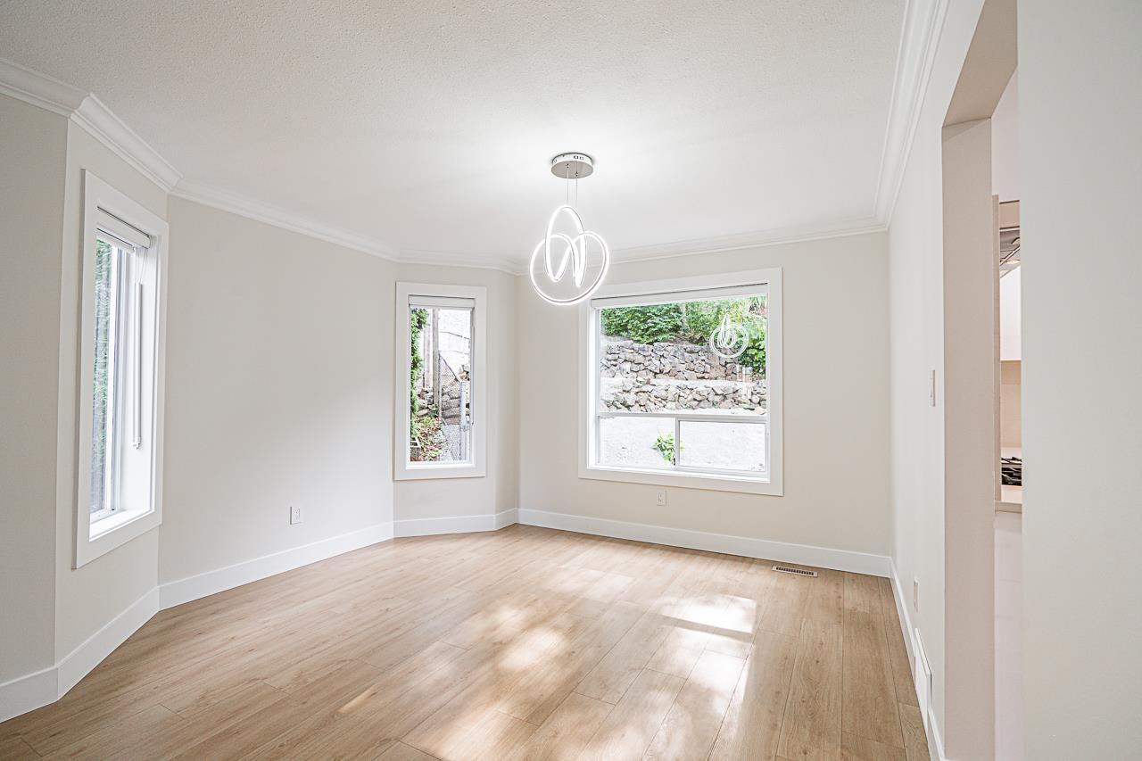 Photo 11 of 2455 Mountain Drive, Abbotsford BC
