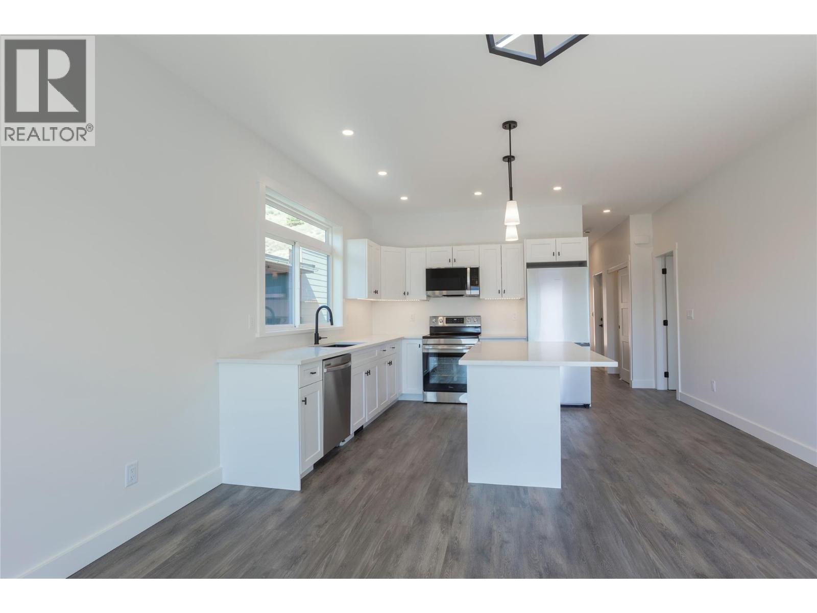 1217 Copper Road, Oliver