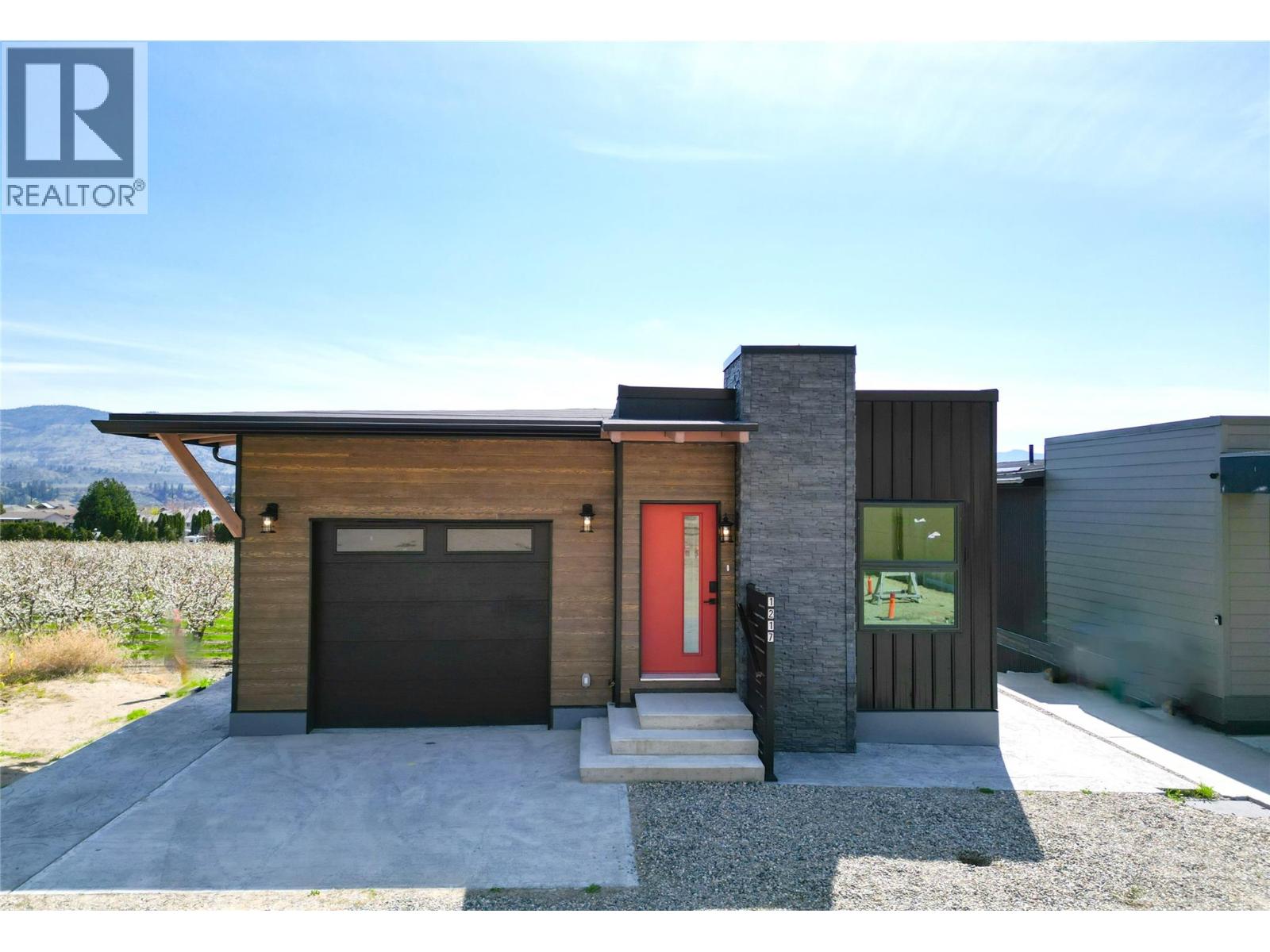 1217 Copper Road, Oliver