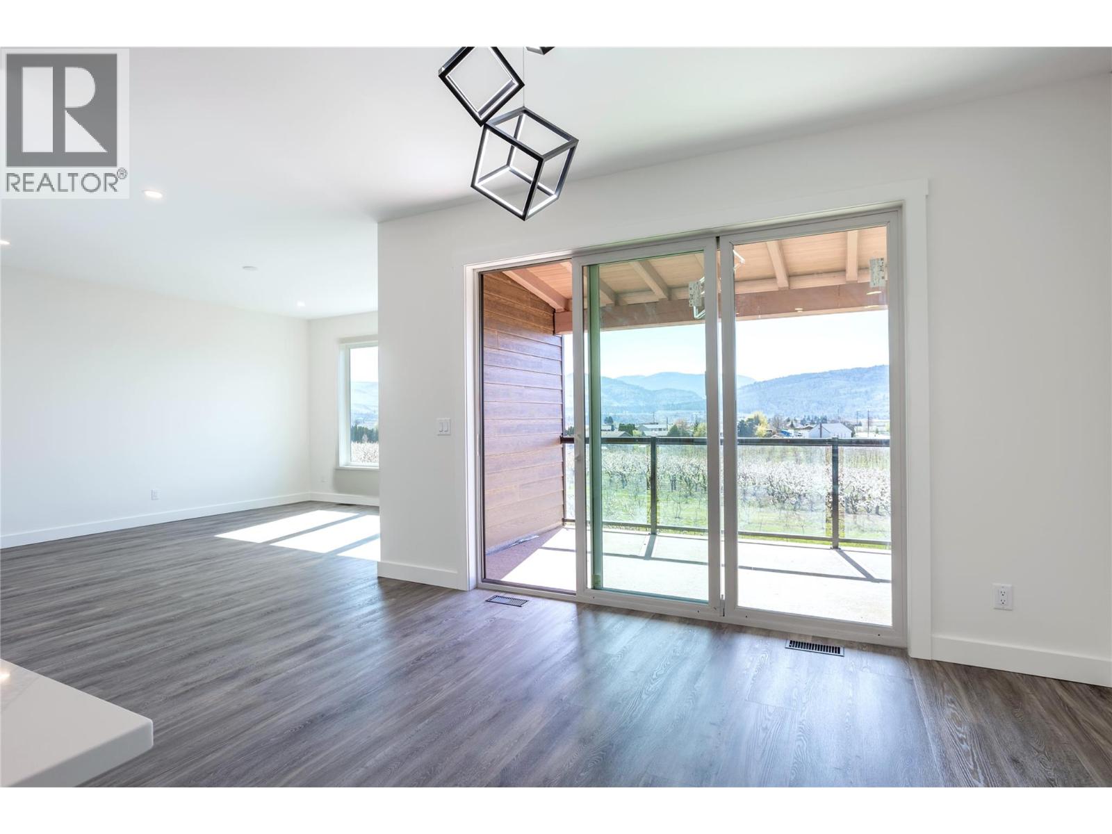 1217 Copper Road, Oliver