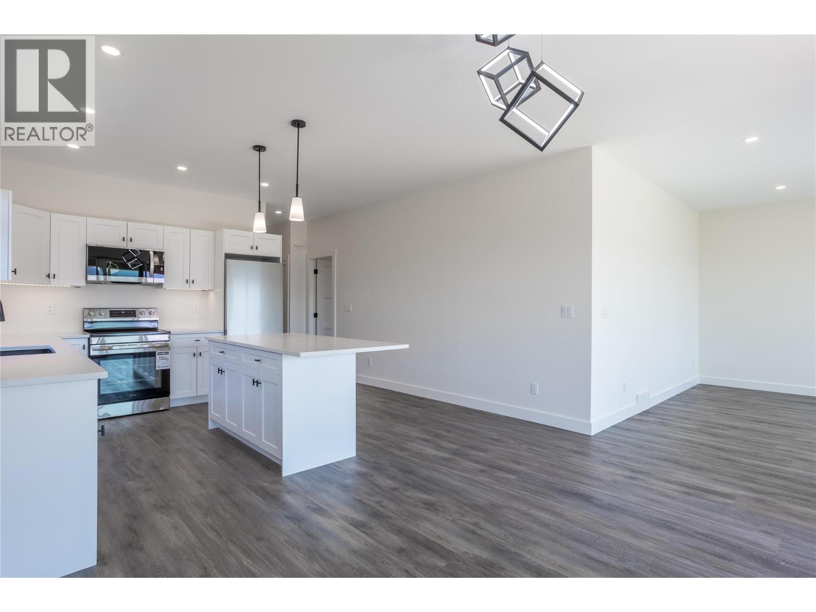 1217 Copper Road, Oliver