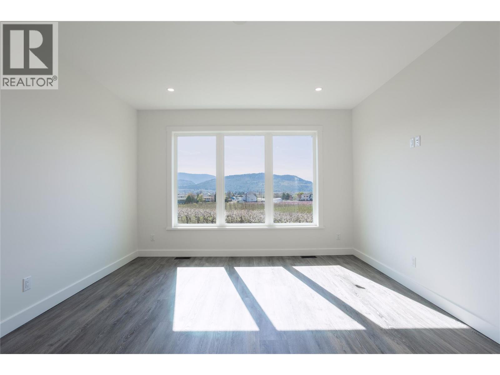 1217 Copper Road, Oliver