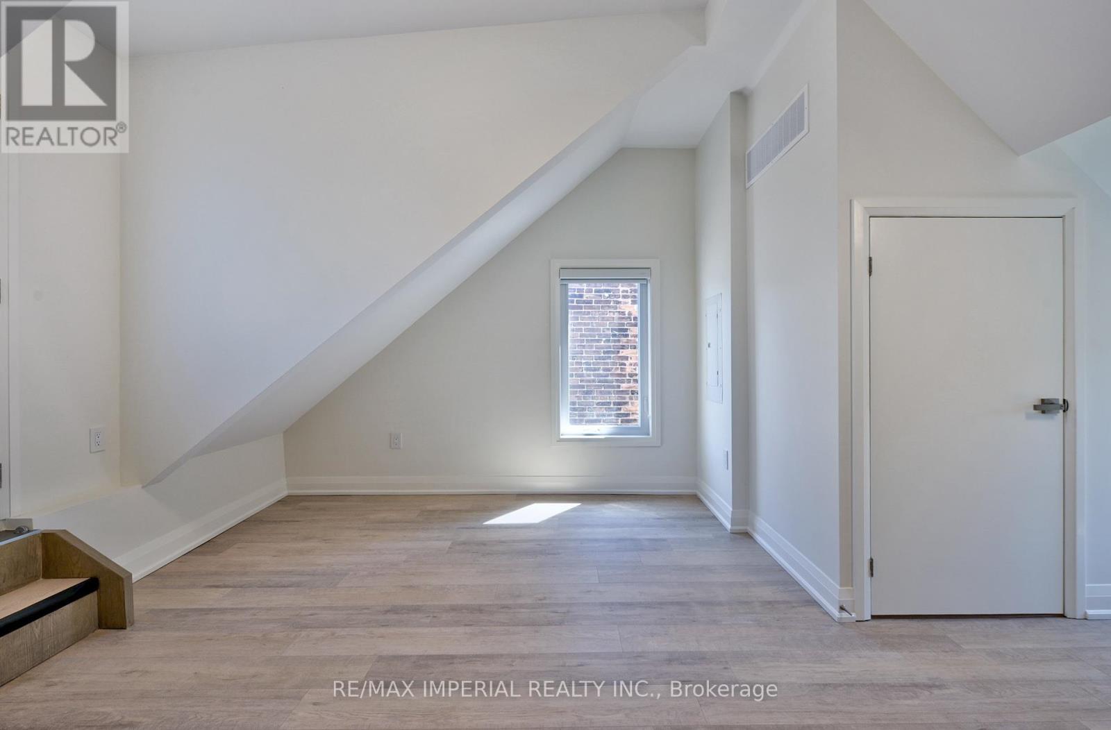 Photo 2 of Upper 449 Margueretta Street, Toronto ON
