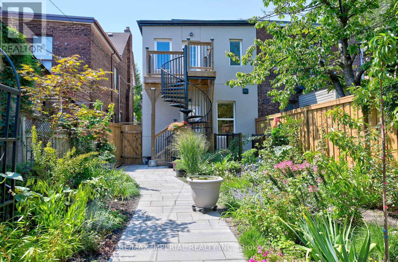 Photo 16 of Upper 449 Margueretta Street, Toronto ON