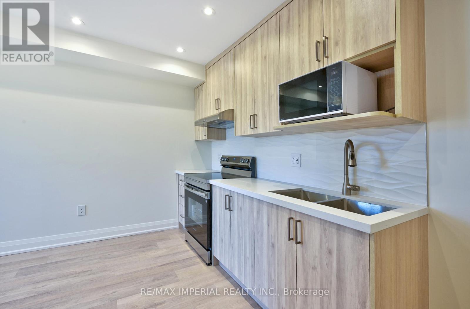 Photo 5 of Upper 449 Margueretta Street, Toronto ON
