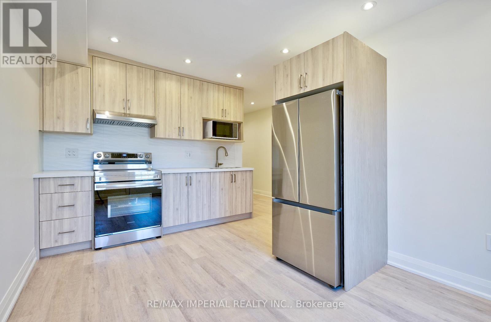 Photo 11 of Upper 449 Margueretta Street, Toronto ON
