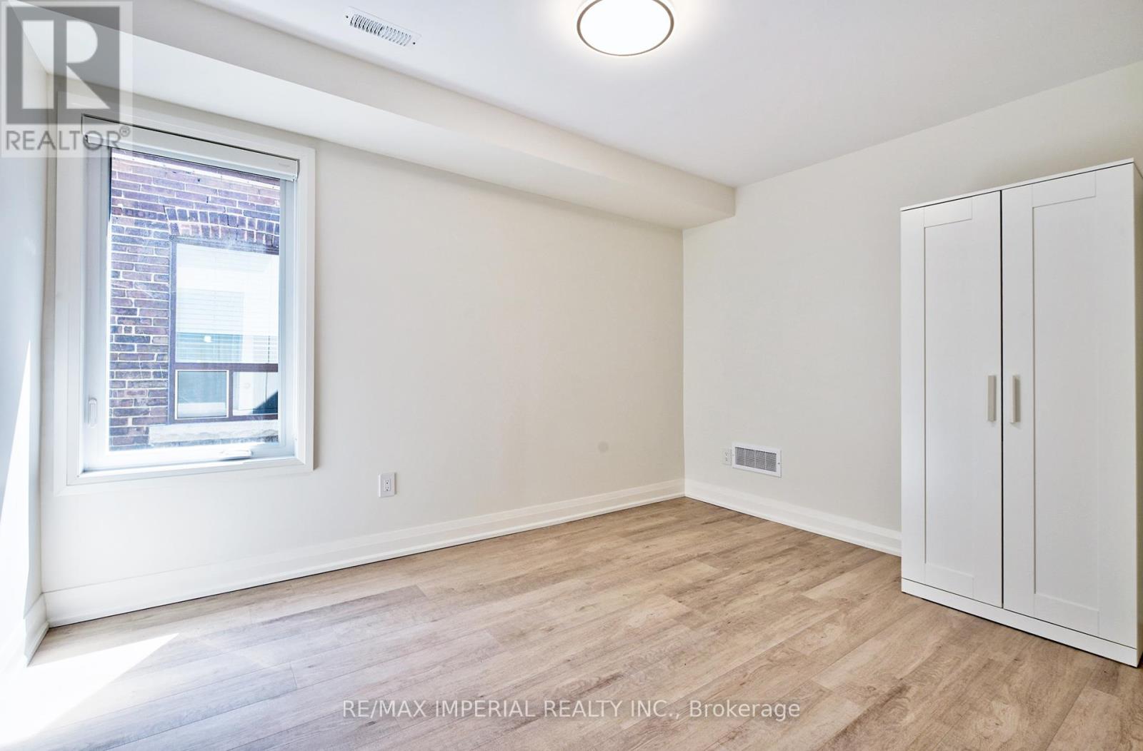 Photo 15 of Upper 449 Margueretta Street, Toronto ON