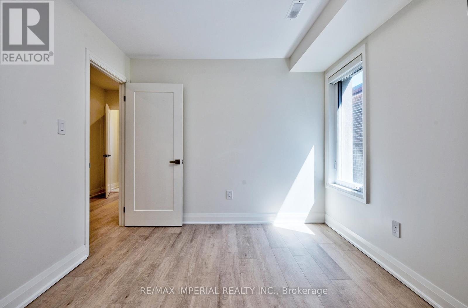 Photo 10 of Upper 449 Margueretta Street, Toronto ON