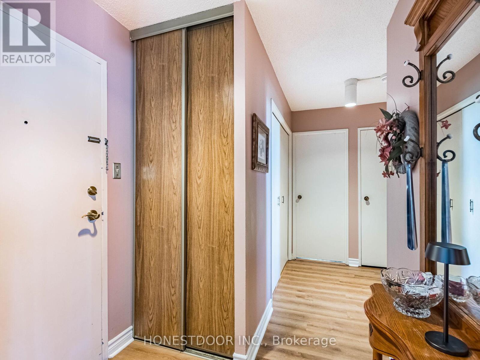 Photo 49 of 808 3590 Kaneff Crescent, Mississauga ON