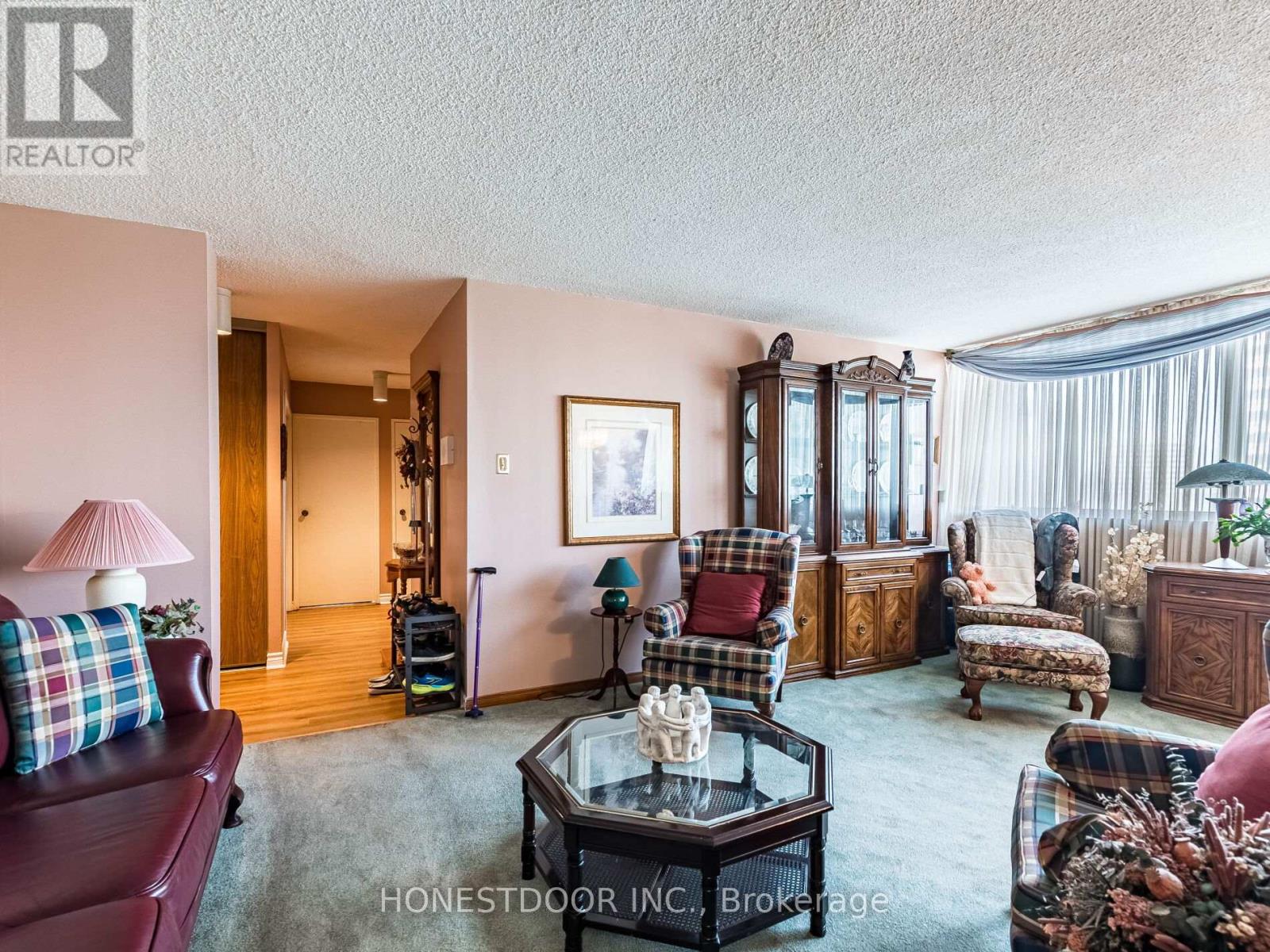 Photo 13 of 808 3590 Kaneff Crescent, Mississauga ON