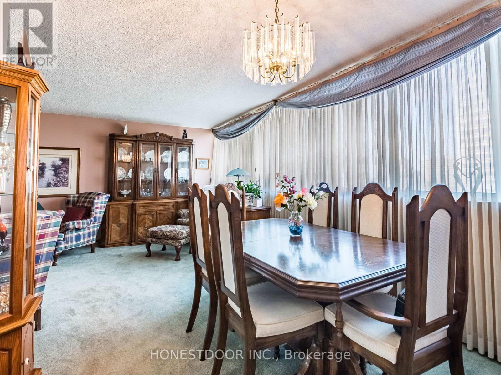 Photo 23 of 808 3590 Kaneff Crescent, Mississauga ON
