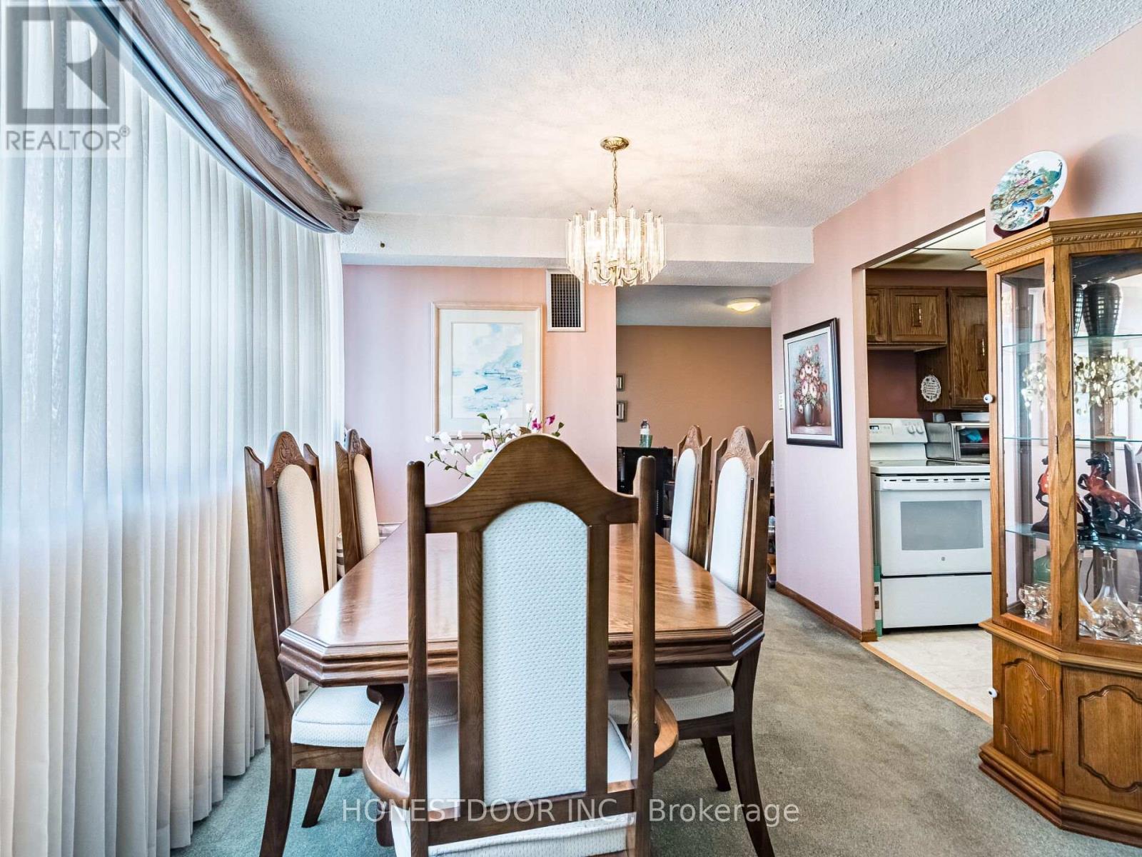 Photo 46 of 808 3590 Kaneff Crescent, Mississauga ON