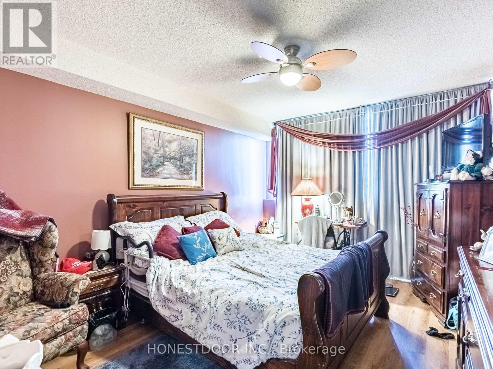 Photo 16 of 808 3590 Kaneff Crescent, Mississauga ON