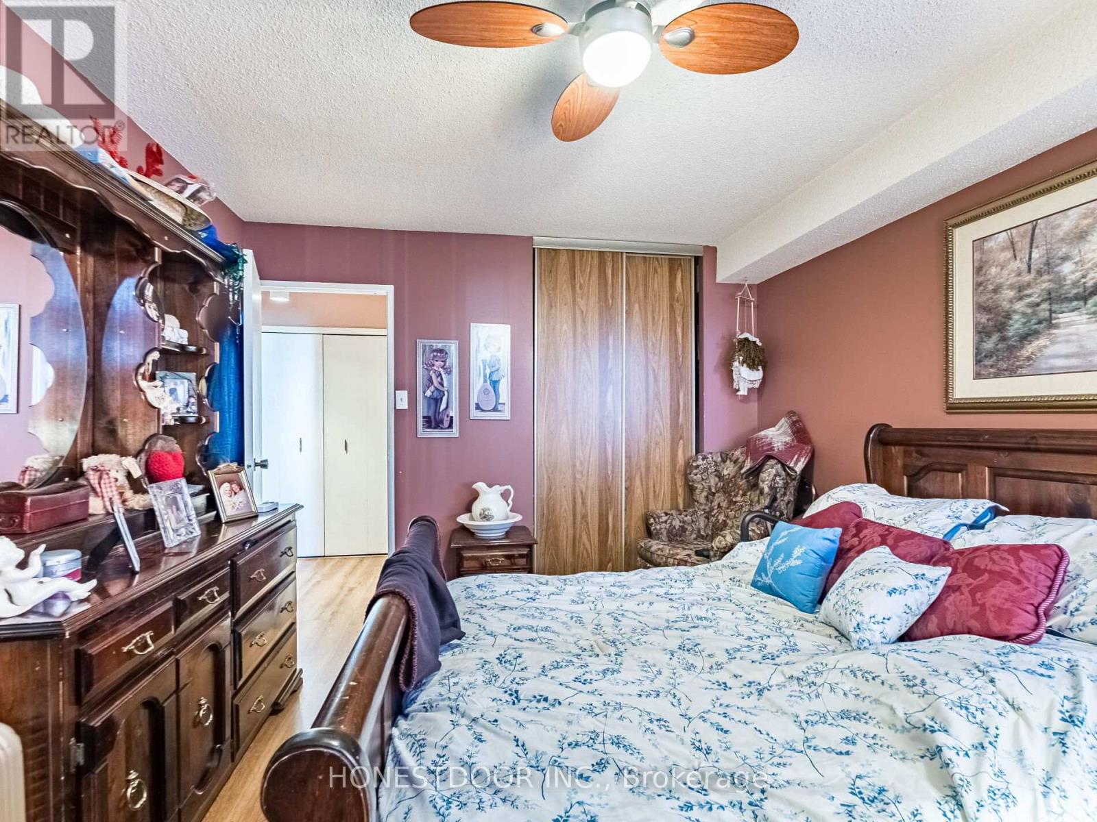 Photo 32 of 808 3590 Kaneff Crescent, Mississauga ON