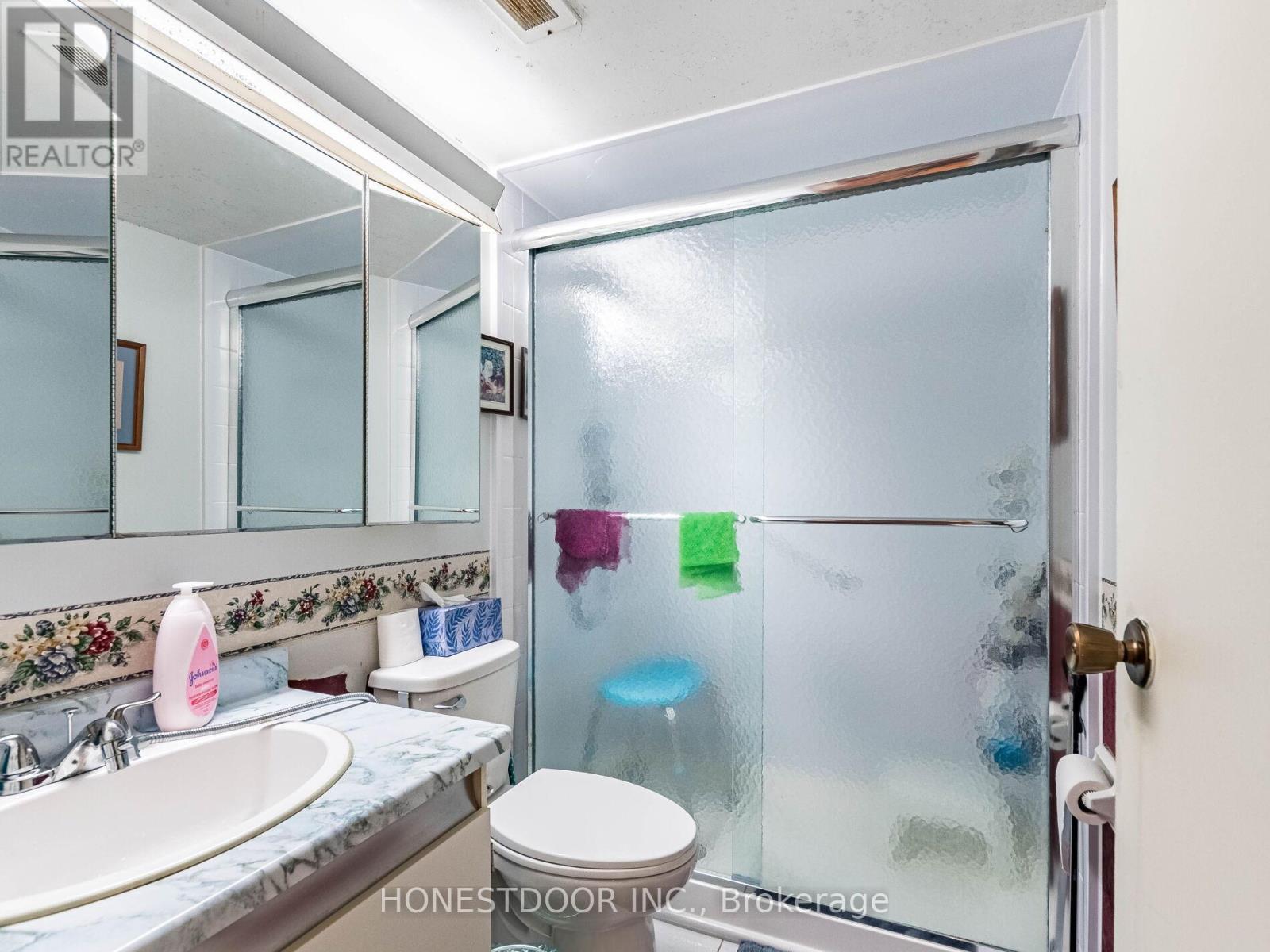 Photo 4 of 808 3590 Kaneff Crescent, Mississauga ON