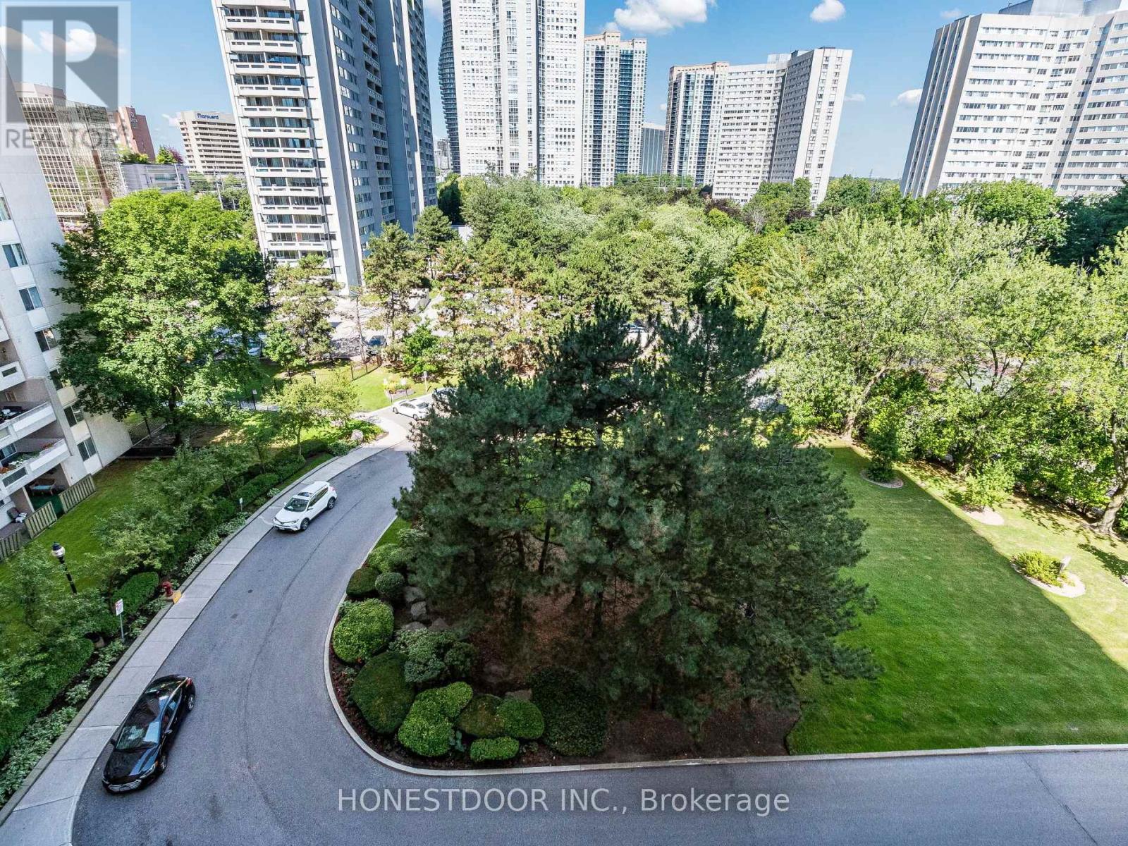 Photo 8 of 808 3590 Kaneff Crescent, Mississauga ON
