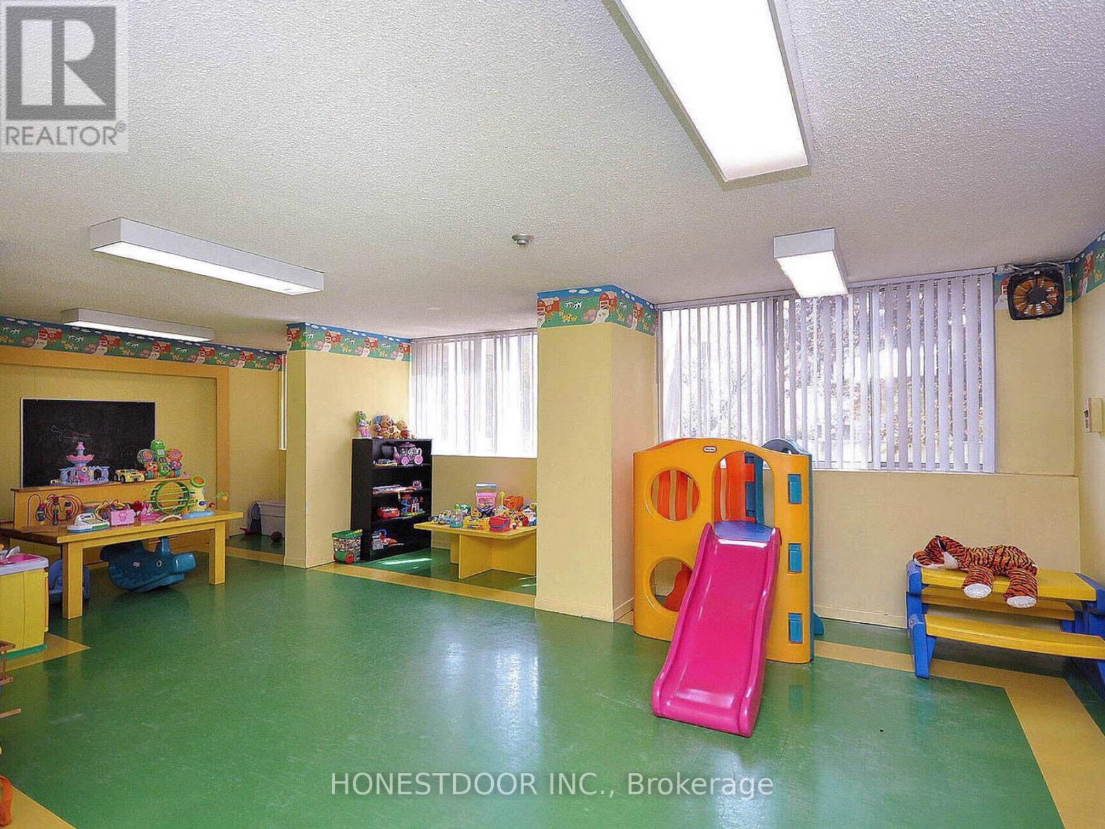 Photo 6 of 808 3590 Kaneff Crescent, Mississauga ON