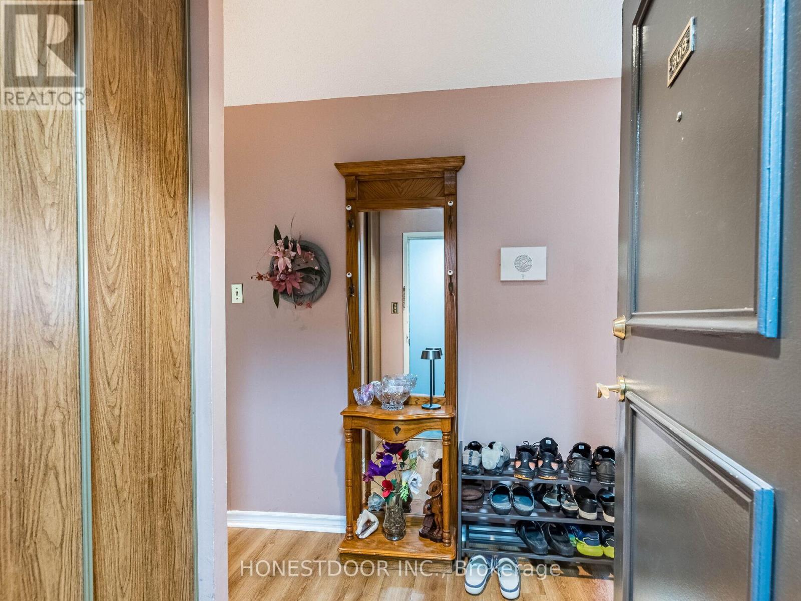 Photo 18 of 808 3590 Kaneff Crescent, Mississauga ON