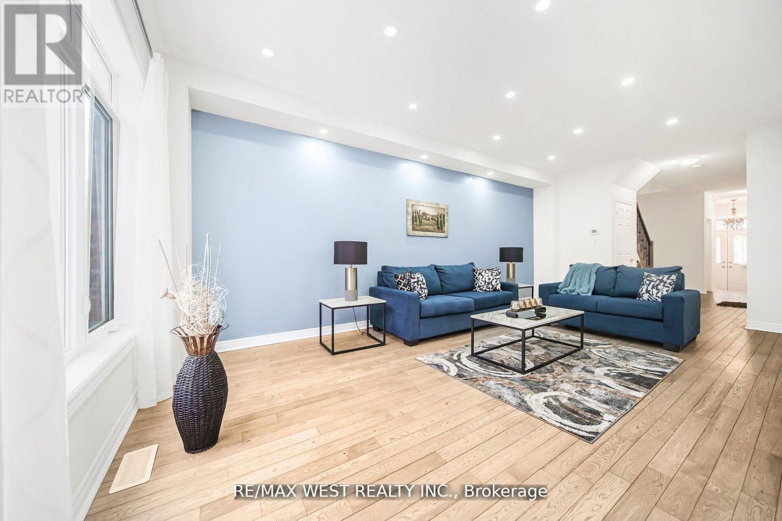 Photo 9 of 213 Sarah Cline Drive, Oakville ON