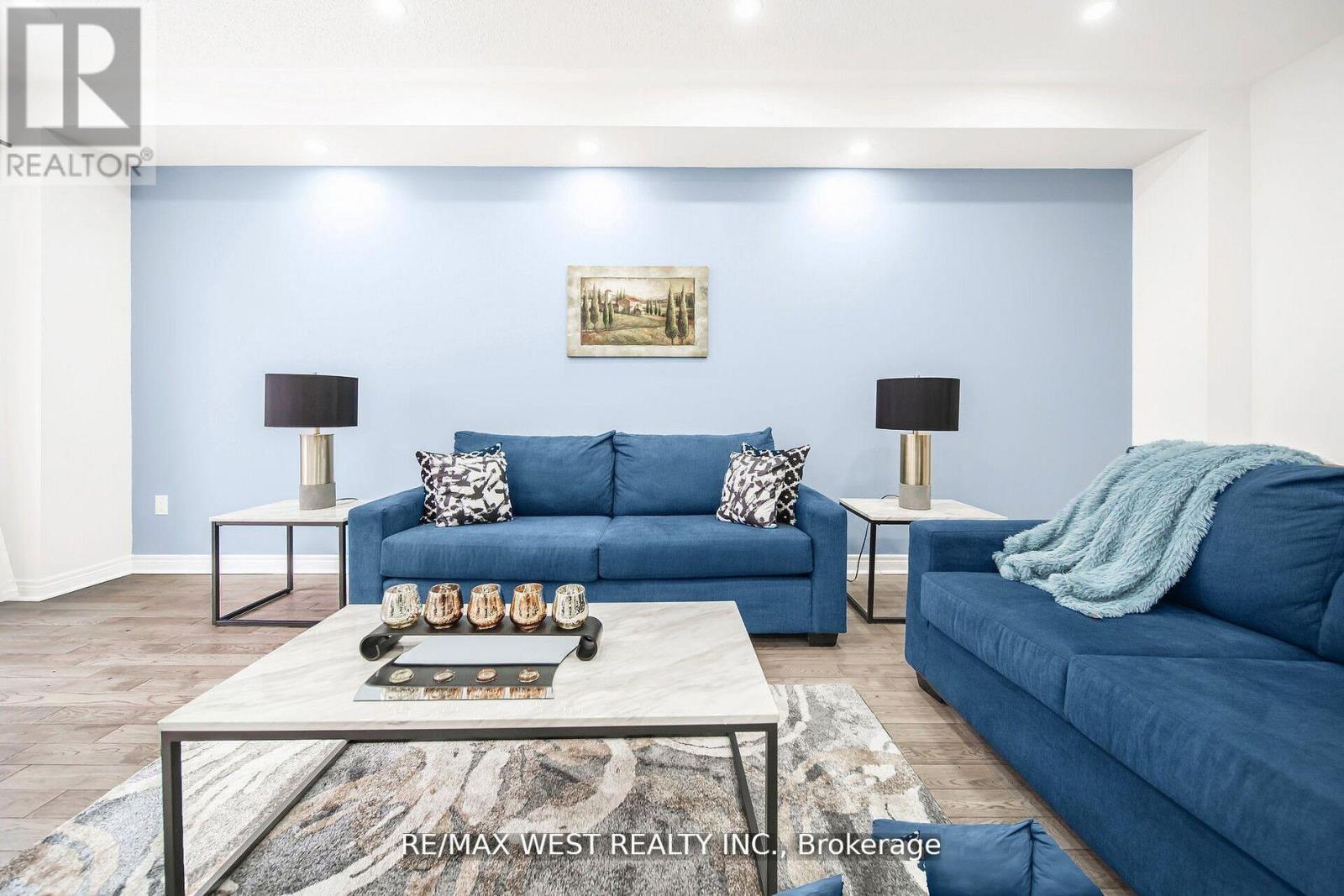 Photo 6 of 213 Sarah Cline Drive, Oakville ON