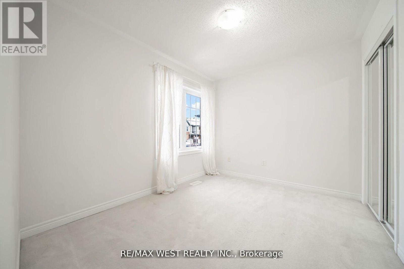 Photo 3 of 213 Sarah Cline Drive, Oakville ON