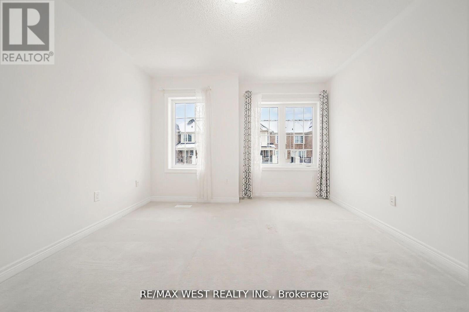 Photo 2 of 213 Sarah Cline Drive, Oakville ON