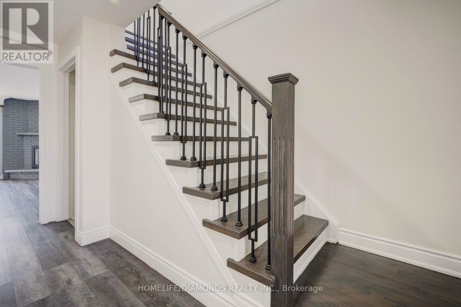 Photo 33 of 370 Hansen Road N, Brampton ON