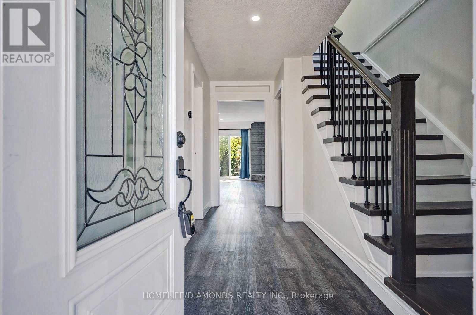 Photo 12 of 370 Hansen Road N, Brampton ON