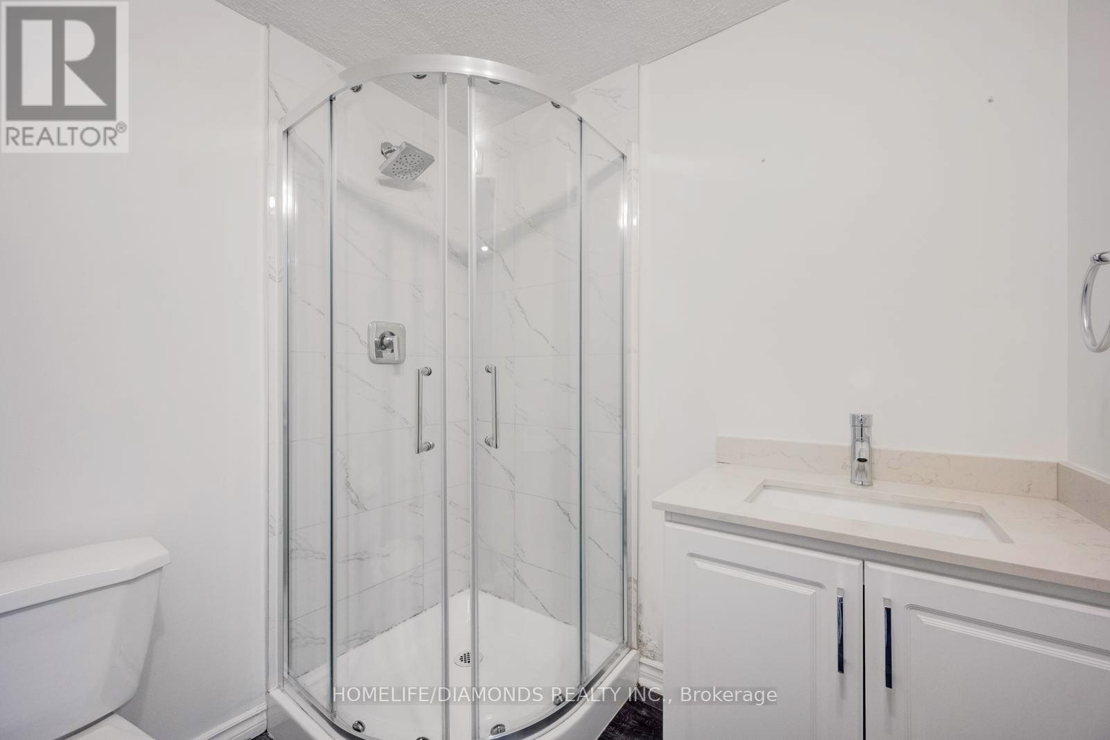 Photo 8 of 370 Hansen Road N, Brampton ON