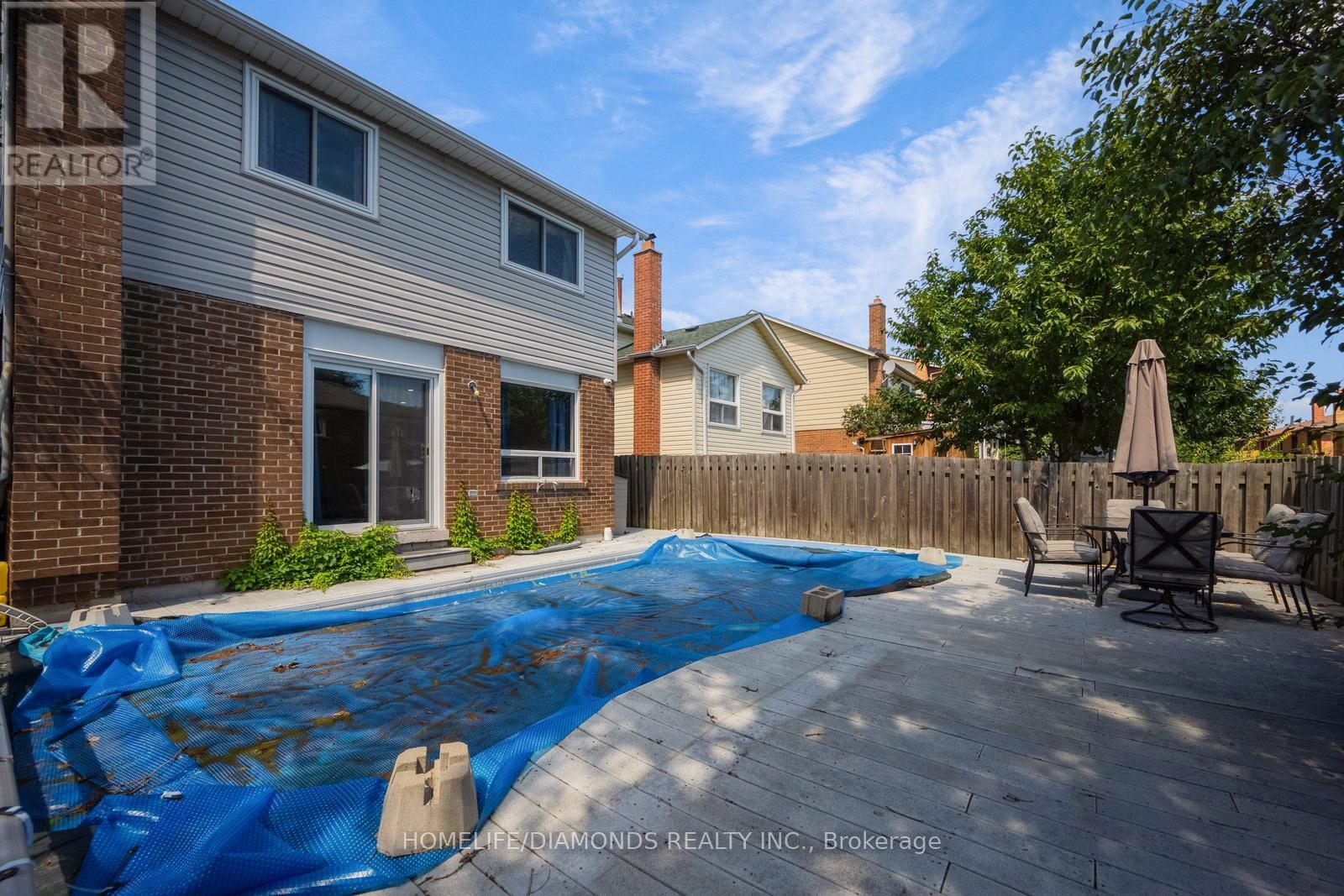 Photo 9 of 370 Hansen Road N, Brampton ON