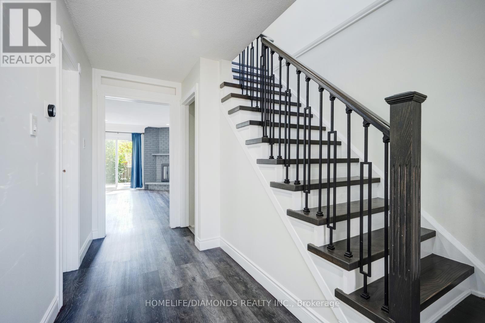 Photo 16 of 370 Hansen Road N, Brampton ON