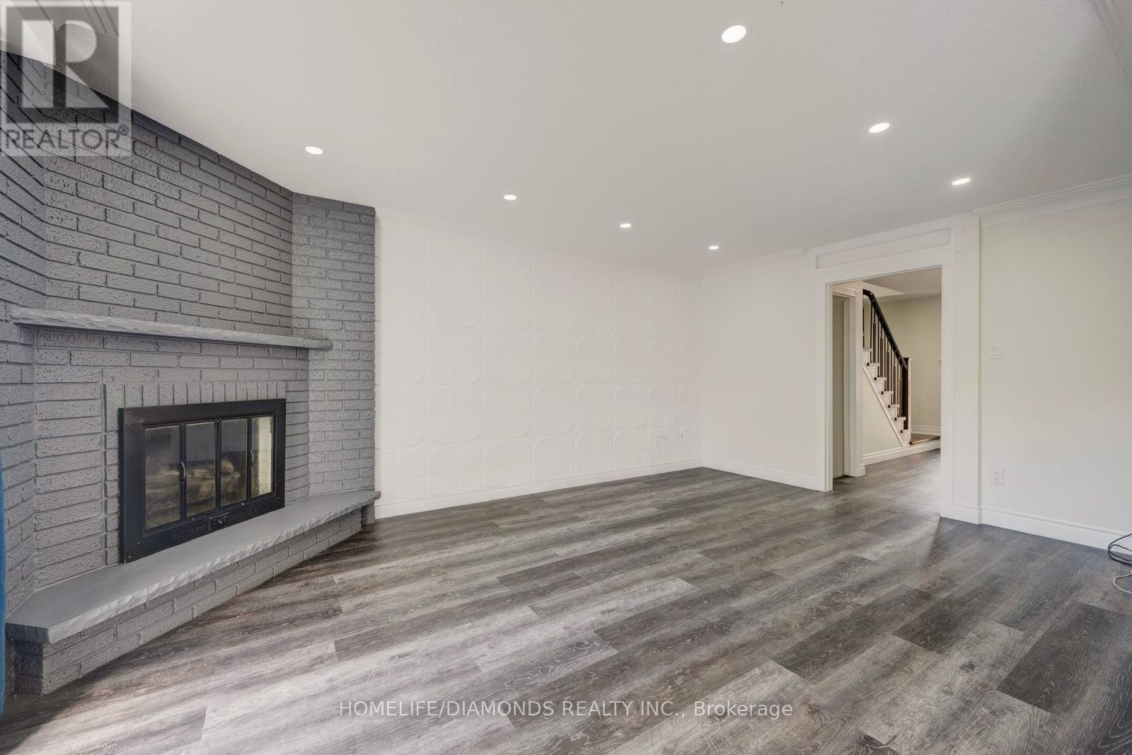 Photo 2 of 370 Hansen Road N, Brampton ON