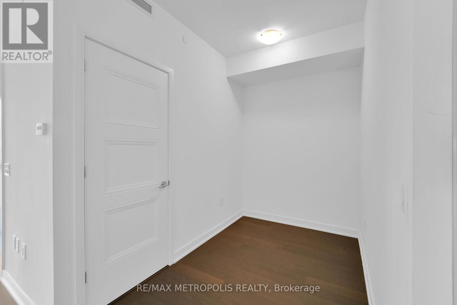 Photo 7 of 602 25 Neighbourhood Lane, Toronto ON